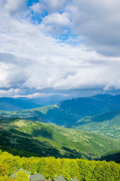 Paesaggi pittoreschi nelle montagne di Komovi. montenegrino.