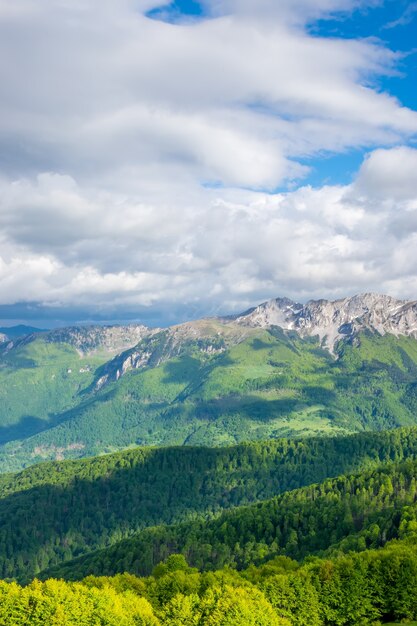 Paesaggi pittoreschi nelle montagne di Komovi. Montenegro.