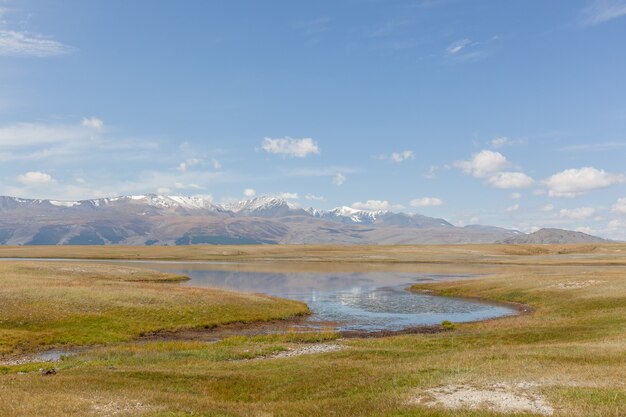 Paesaggi tipici della Mongolia. pendii e valli di montagna. Altai, Mongolia