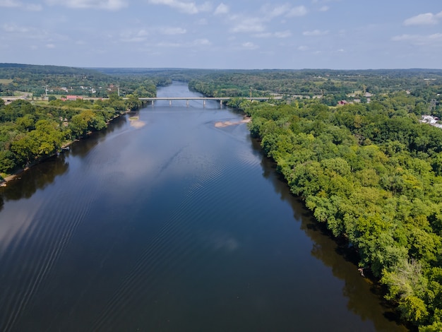 Paesaggio aereo del fiume Delaware città americana di Lambertville New Jersey, vista vicino alla cittadina storica di New Hope Pennsylvania USA