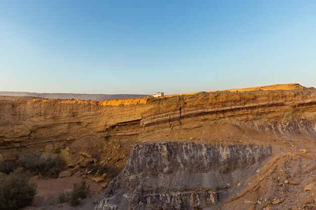 Paesaggio al tramonto nel cratere Mitzpe Ramon del deserto del Negev