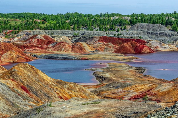 Paesaggio apocalittico come la superficie di un pianeta Marte.