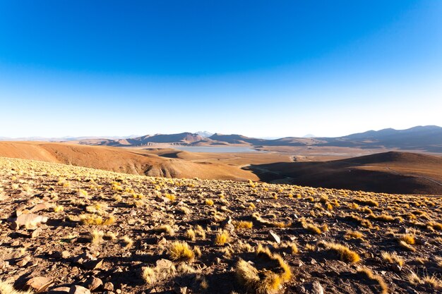 Paesaggio boliviano, vista sulla laguna di Morejon, Bolivia. Altopiano delle Ande