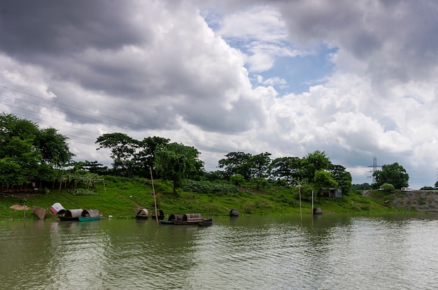 Paesaggio con barca in Bangladesh