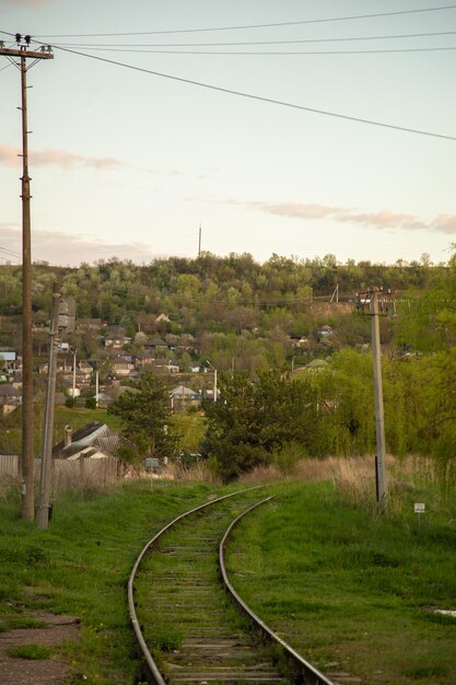 paesaggio con orizzonte fotografico atmosferico ferroviario al tramonto