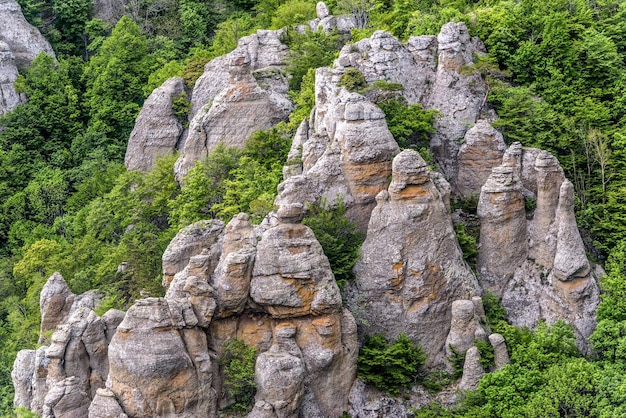 Paesaggio con pietre della Valle dei fantasmi sulla montagna Demerdji Crimea Russia