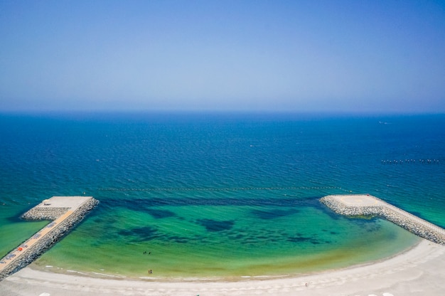 Paesaggio con una spiaggia sul Golfo Persico. Ajman. Emirati Arabi Uniti.