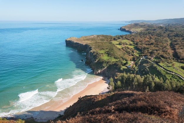 Paesaggio costiero delle Asturie, in Spagna.