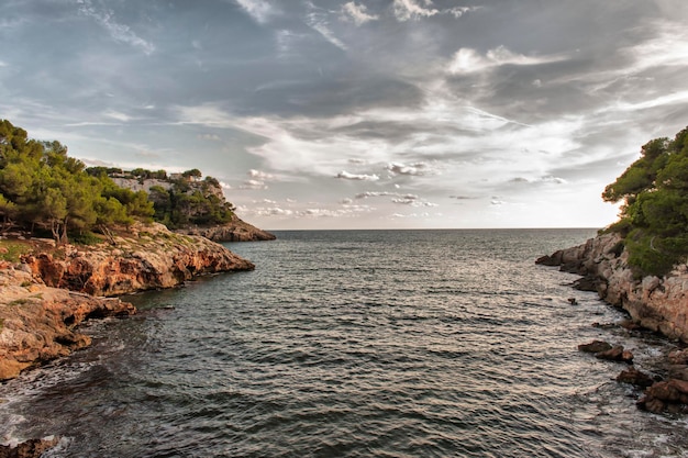 Paesaggio costiero di minorca isole baleari spagna