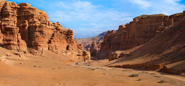 Paesaggio del canyon con sjy blu