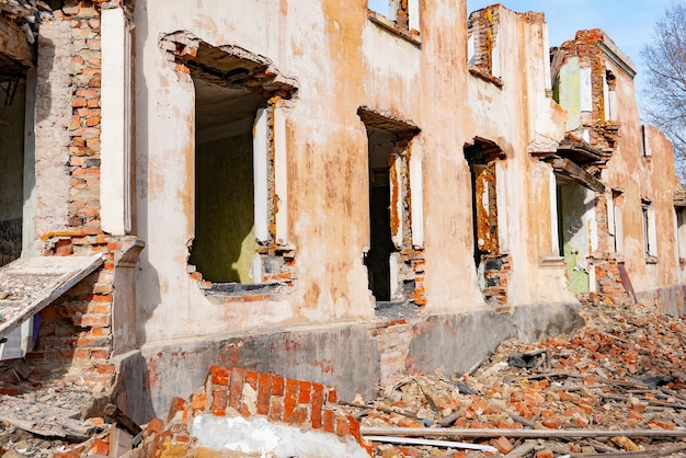 Paesaggio del dopoguerra Edificio distrutto Rovine di guerra Città distrutta dopo i bombardamenti Città morta Edifici bombardati Edifici detriti Distruzione di guerra