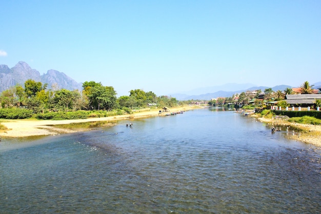 Paesaggio del fiume Song a Vang Vieng, Laos.