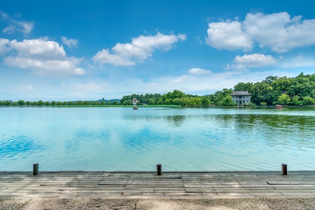 Paesaggio del lago ad ovest a Hangzhou