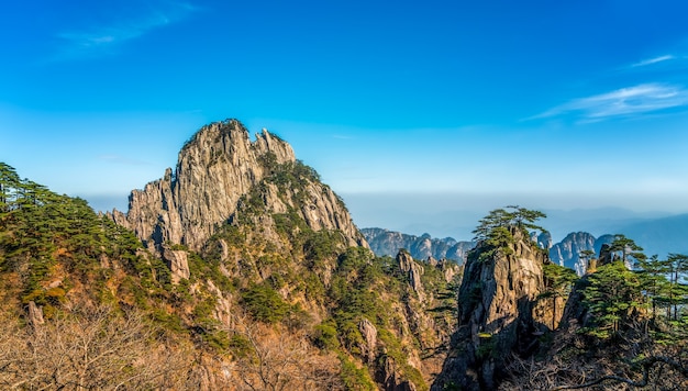 Paesaggio del Monte Huangshan (Montagne Gialle). Patrimonio dell'umanità dell'UNESCO. Situato a Huangshan, nell'Anhui, in Cina.