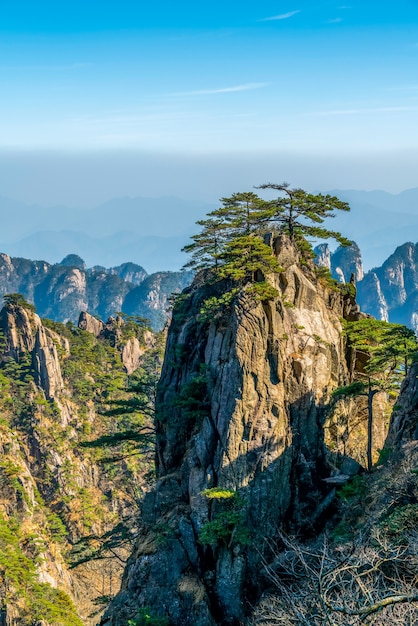 Paesaggio del Monte Huangshan (montagne gialle). Patrimonio mondiale dell'UNESCO. Situato a Huangshan, Anhui, Cina.