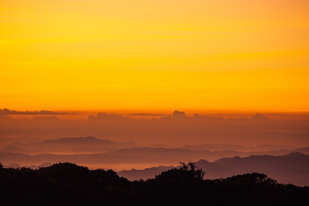 Paesaggio del parco nazionale del inthanon di Doi, provincia di Chiangmai, Tailandia.