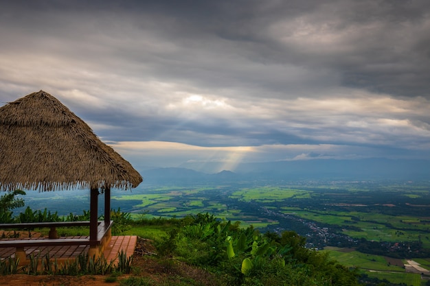 Paesaggio del parco nazionale di Tat Mok, provincia di Phetchaboon, Tailandia.