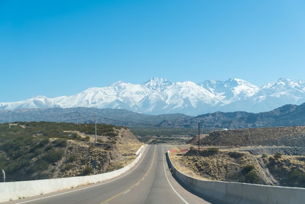 Paesaggio del percorso tra le montagne