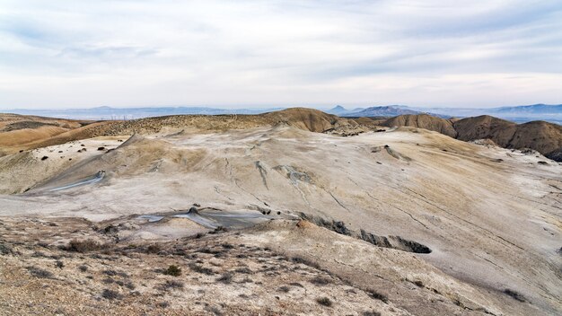 Paesaggio del vulcano di fango, fenomeno naturale