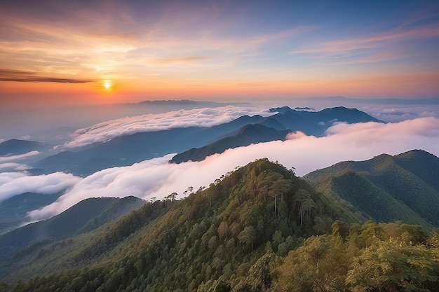 Paesaggio dell'alba sulla montagna di doi pha phueng nanthailand