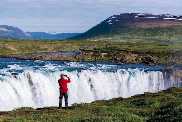 Paesaggio dell'Islanda con cascata Godafoss