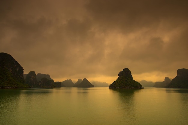 Paesaggio dell'isola di Halong