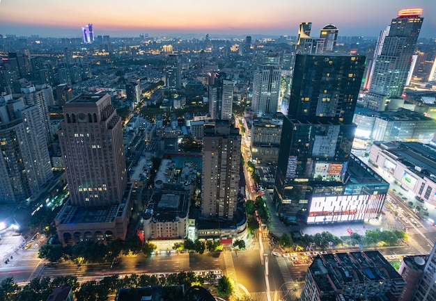 Paesaggio della città di vista di notte Nanjing, Jiangsu, Cina