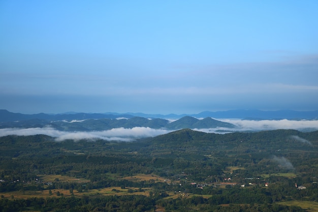 Paesaggio della città rurale e montagna, Loei, Thailandia