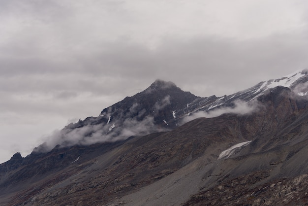 Paesaggio della Groenlandia con picchi di montagna