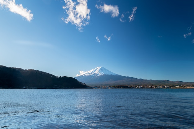 Paesaggio della montagna di Fuji nel lago Kawaguchiko, Giappone