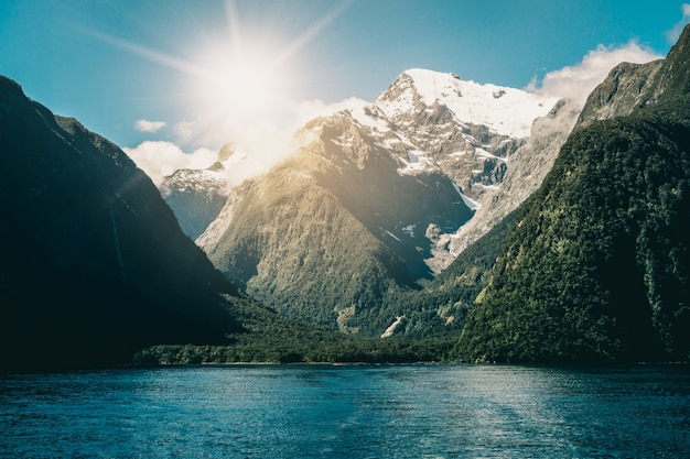 Paesaggio della montagna e del lago in Nuova Zelanda