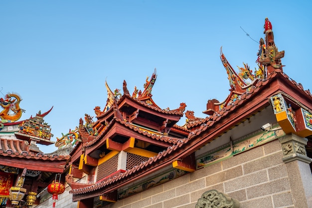 Paesaggio della scultura del tetto del tempio di Mazu nella linea costiera di Xiamen