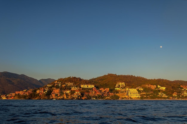 Paesaggio della spiaggia di Zihuatanejo a Guerrero