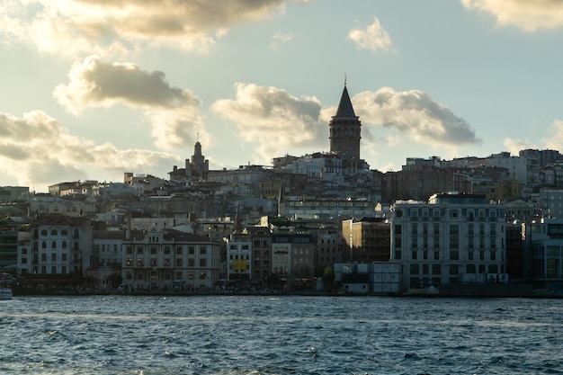 Paesaggio della torre di galata al tramonto ad Istanbul in Turchia