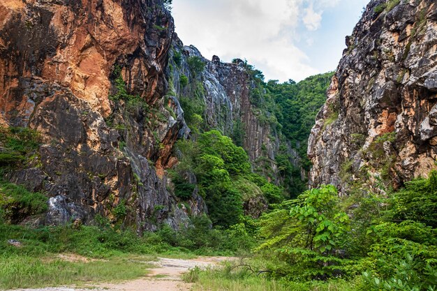 Paesaggio della valle nella provincia di Phatthalung nel sud della Thailandia