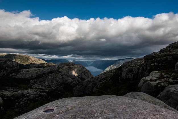 Paesaggio delle montagne in Norvegia