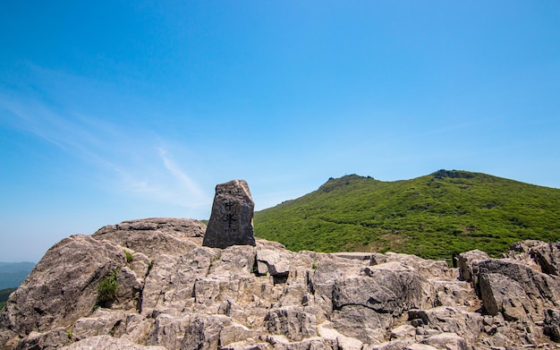 Paesaggio delle rocce verticali del monte Mudeungsan a Gwangju, in Corea del Sud