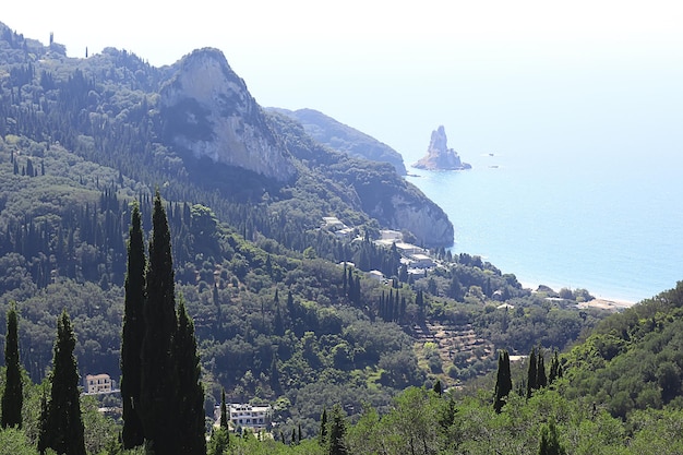 paesaggio di cipressi grecia vista panoramica estate meteo vacanze