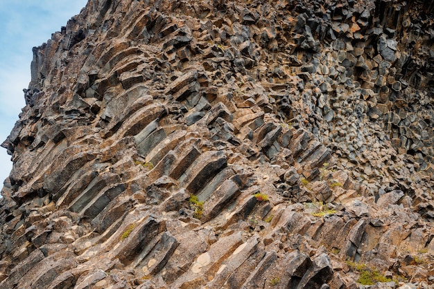 Paesaggio di Hljodaklettar stupefacenti formazioni rocciose vulcaniche a colonne