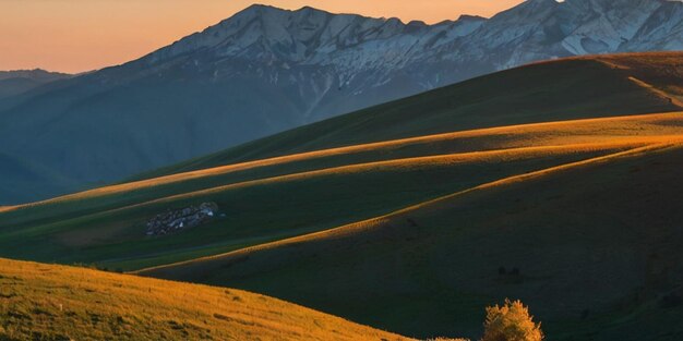 Paesaggio di montagna al tramonto