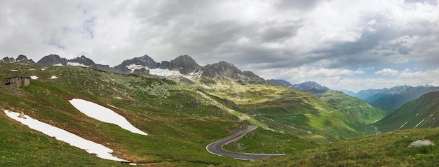 Paesaggio di montagna delle alpi svizzere