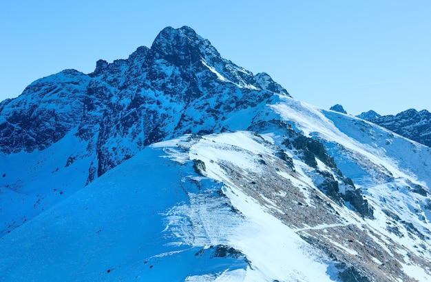 Paesaggio di montagna invernale. Il Kasprowy Wierch nei Tatra occidentali