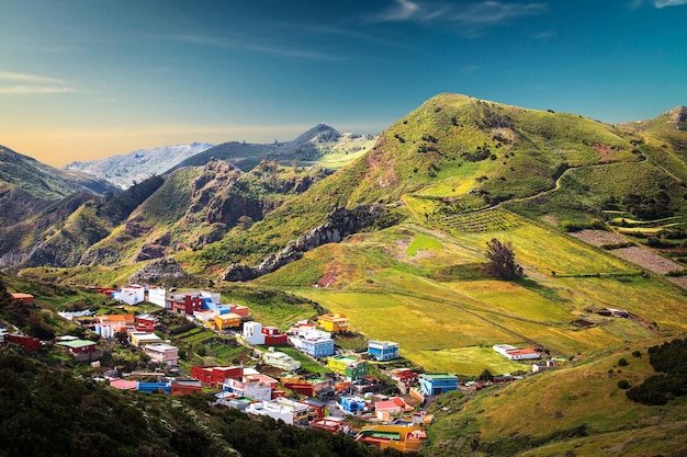 Paesaggio di montagna sull'isola tropicale di Tenerife