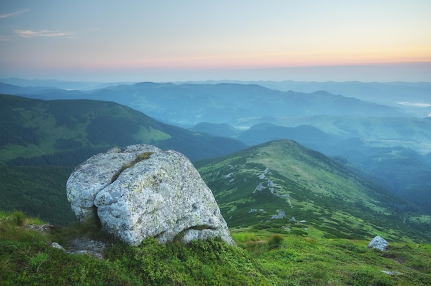 Paesaggio di montagna tramonto