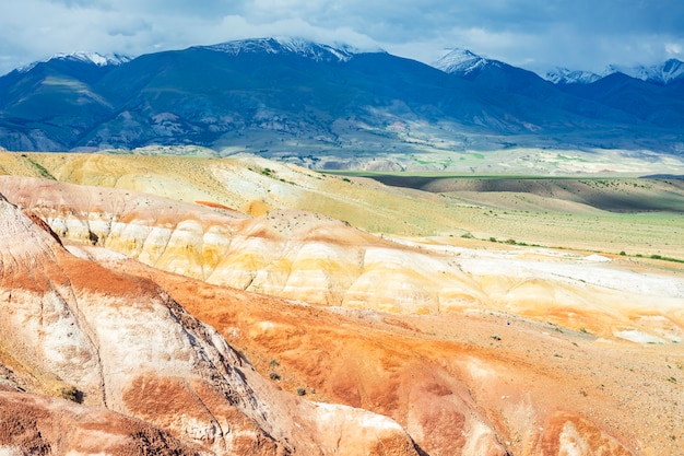 Paesaggio di montagne colorate nel sud della Repubblica dell'Altaj