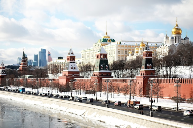 Paesaggio di neve invernale nella capitale russa Mosca