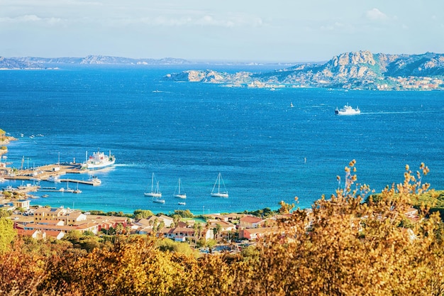 Paesaggio di Palau e dell'Isola della Maddalena in Costa Smeralda resort nel Mar Mediterraneo, Sardegna, Italia