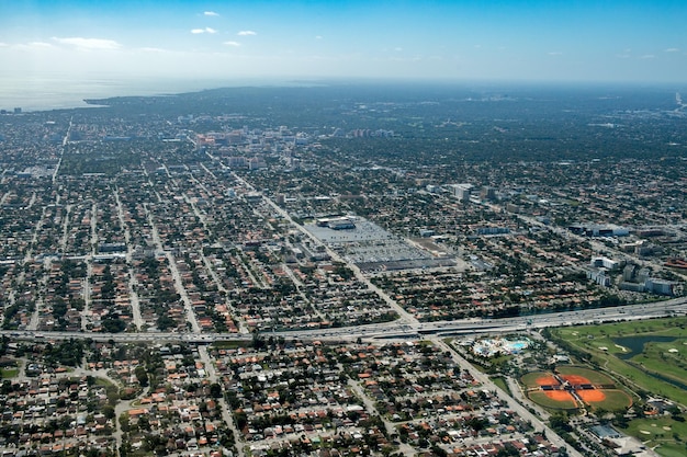 Paesaggio di panorama di vista aerea dell'aeroporto di Florida Miami