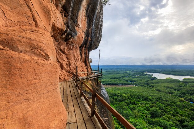 Paesaggio di Phu- Toek, la montagna di fede nella provincia di Buengkan, Tailandia.