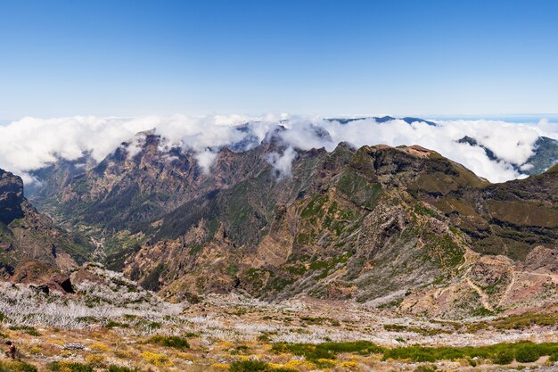 Paesaggio di trek Pico do Arieiro a Pico Ruivo, isola di Madeira, Portugal